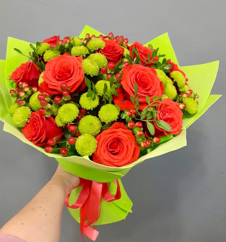 Букет цветов из: Хризантемы и Розы в Ленинск-Кузнецком