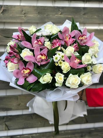Букет цветов из: Розы и Хризантемы в Ленинск-Кузнецком
