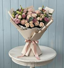 Букет цветов из:  Розы и Лизиантусы в Ленинск-Кузнецком