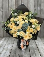 Букет цветов из:  Розы и Лизиантусы в Ленинск-Кузнецком