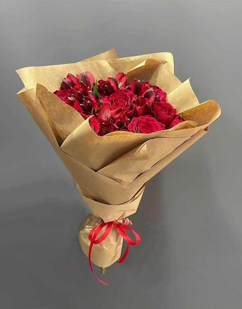 Букет цветов из: Альстромерии и Розы в Ленинск-Кузнецком