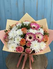 Букет цветов из:  Розы, Герберы и Хризантемы в Ленинск-Кузнецком
