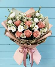 Букет цветов из:  Розы, Альстромерии и Лизиантусы в Ленинск-Кузнецком
