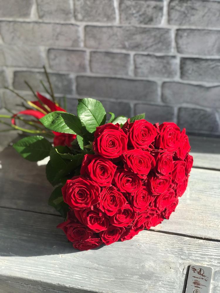 Букет Красные розы Фридом в Ленинск-Кузнецком