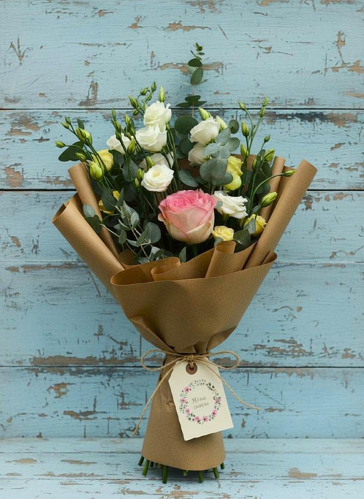 Букет цветов из: Розы и Лизиантусы в Ленинск-Кузнецком