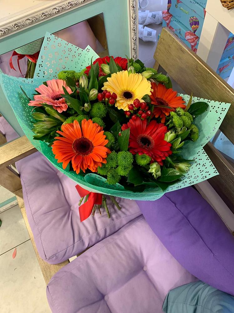 Букет цветов из: Герберы, Хризантемы и Альстромерии в Ленинск-Кузнецком