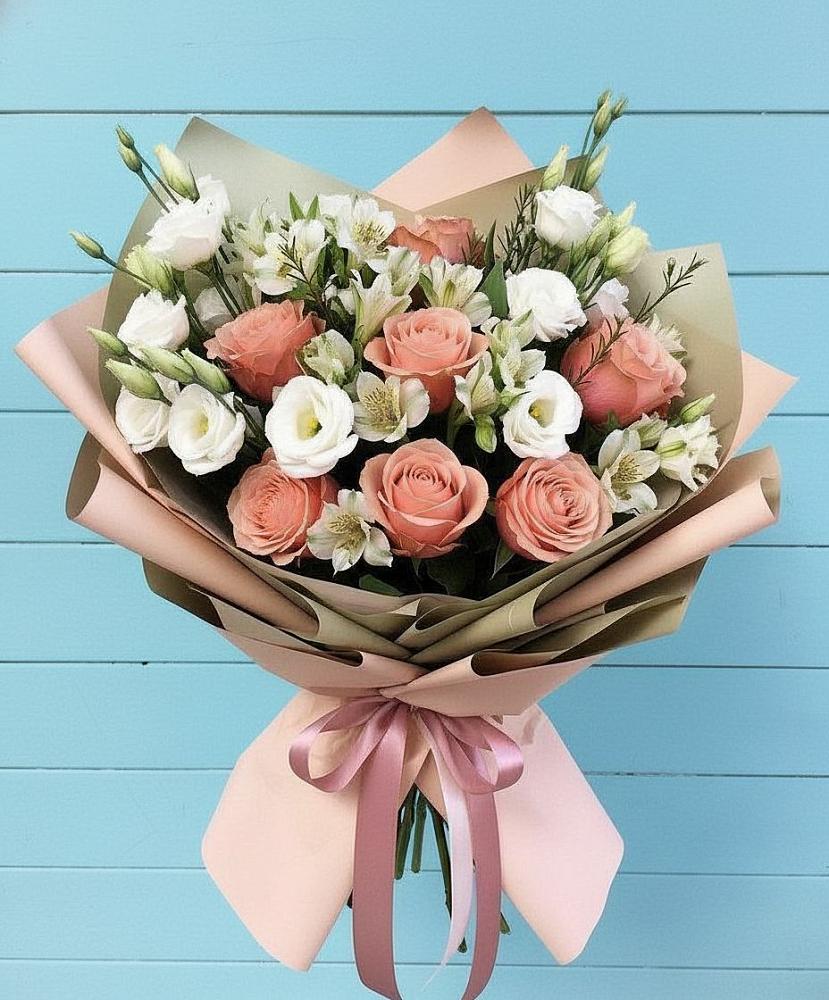 Букет цветов из: Розы, Альстромерии и Лизиантусы в Ленинск-Кузнецком