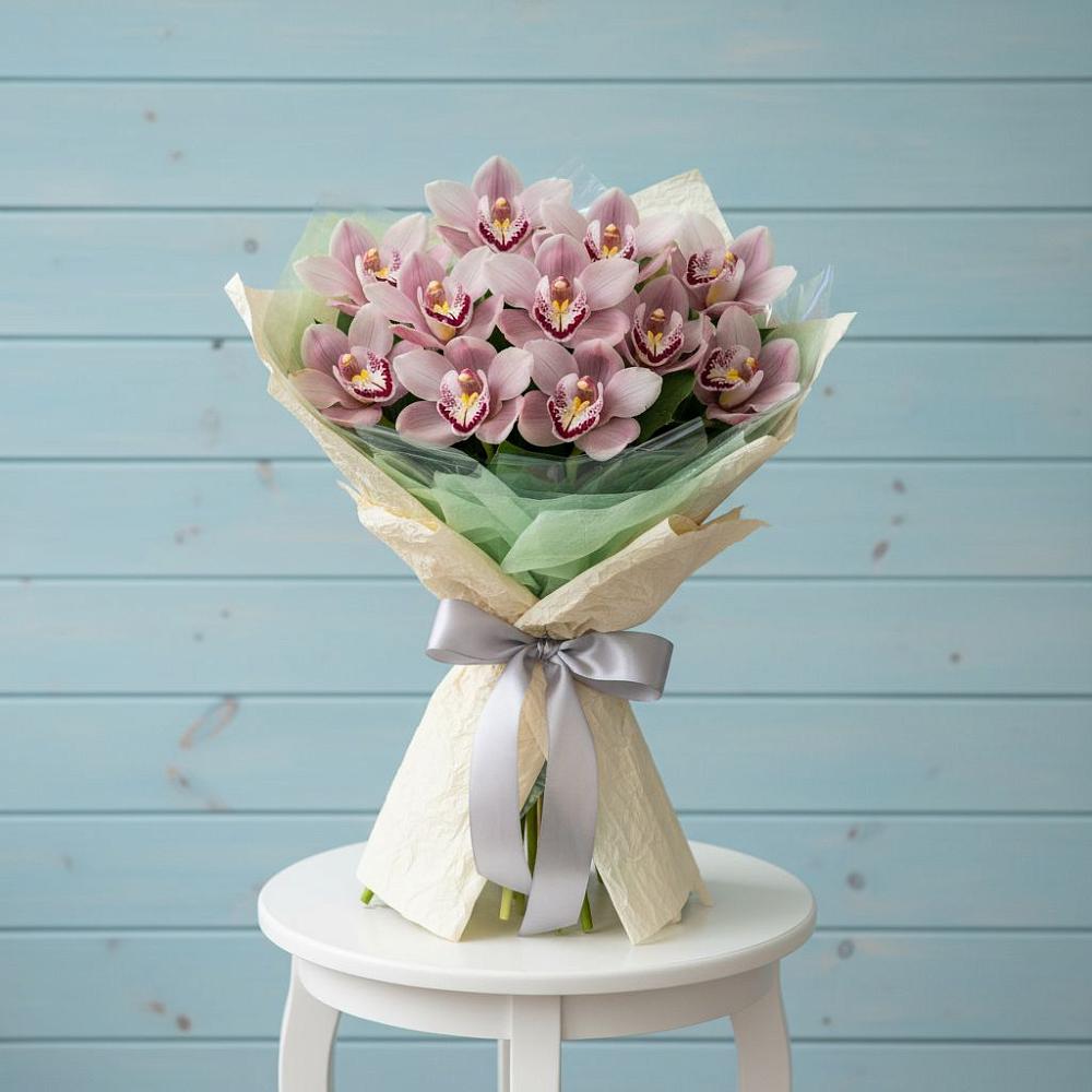 Букет цветов из: Орхидеи и Розы в Ленинск-Кузнецком