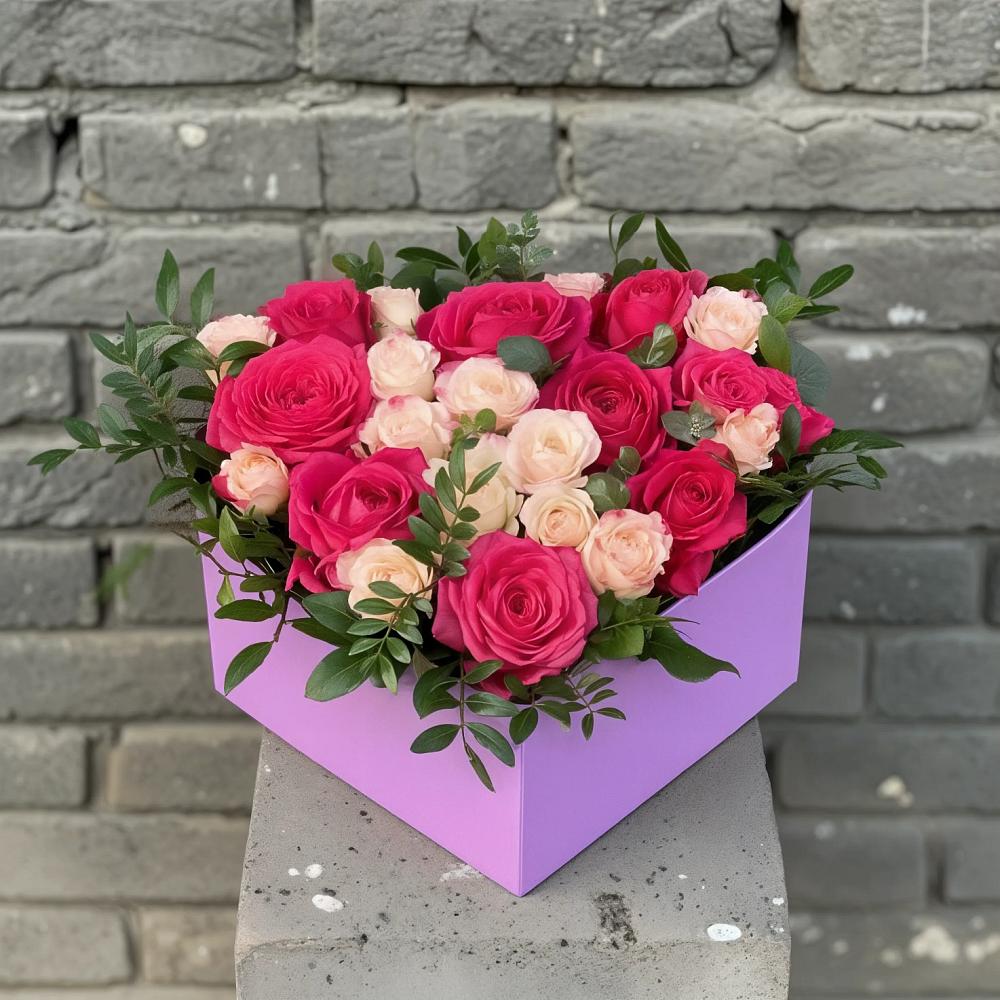Цветочная композиция из Розы в коробке в Ленинск-Кузнецком