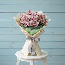 Букет цветов из:  Орхидеи и Розы в Ленинск-Кузнецком