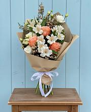 Букет цветов из:  Альстромерии, Лизиантусы, Розы и Хризантемы в Ленинск-Кузнецком