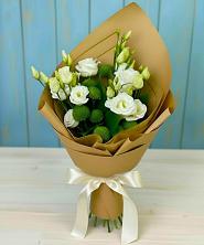 Букет цветов из:  Хризантемы и Лизиантусы в Ленинск-Кузнецком