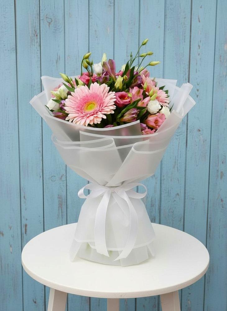 Букет цветов из: Герберы, Альстромерии и Лизиантусы в Ленинск-Кузнецком