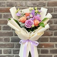 Букет цветов из:  Лизиантусы и Розы в Ленинск-Кузнецком