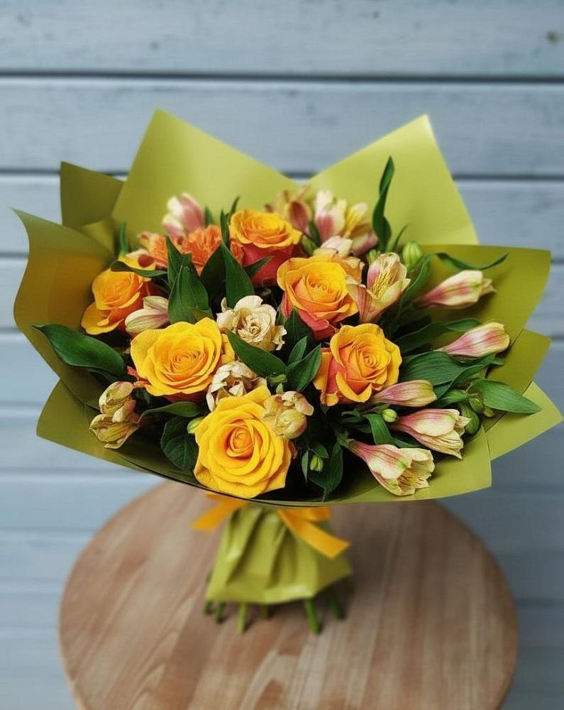 Букет цветов из: Альстромерии и Розы в Ленинск-Кузнецком