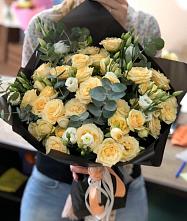 Букет цветов из:  Розы и Лизиантусы в Ленинск-Кузнецком