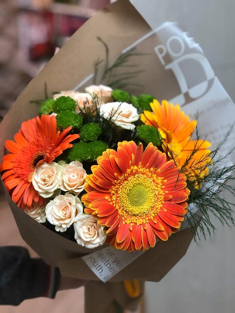 Букет цветов из: Герберы, Хризантемы и Розы в Ленинск-Кузнецком