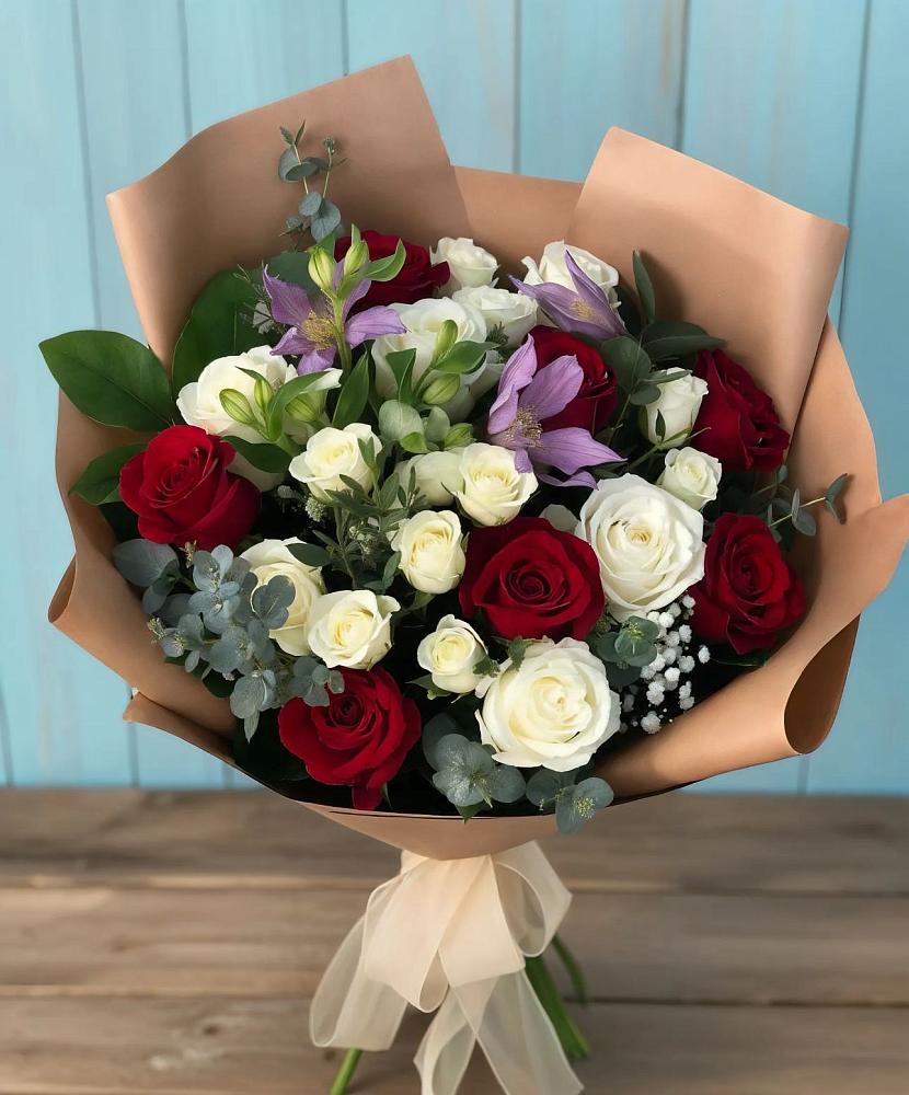 Букет цветов из: Розы и Альстромерии в Ленинск-Кузнецком