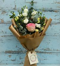 Букет цветов из:  Розы и Лизиантусы в Ленинск-Кузнецком