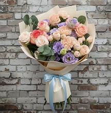 Букет цветов из:  Розы, Лизиантусы и Гвоздики в Ленинск-Кузнецком