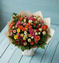 Букет Микс из разноцветных кустовых роз в Ленинск-Кузнецком