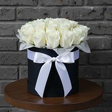 Цветочная композиция из Розы в шляпной коробке в Ленинск-Кузнецком